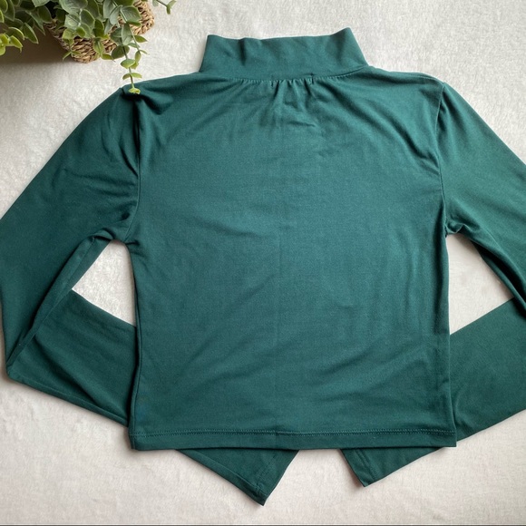 Long Sleeve Mock Neck Crop Top - Picture 2 of 3